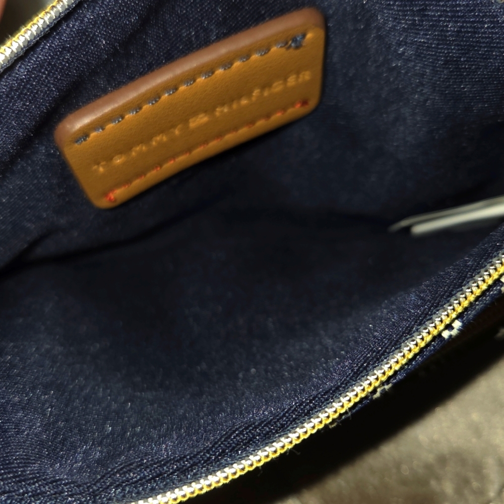 Tommy Hilfiger Navy Blue Patterned Wristel Purse - Picture 4 of 7